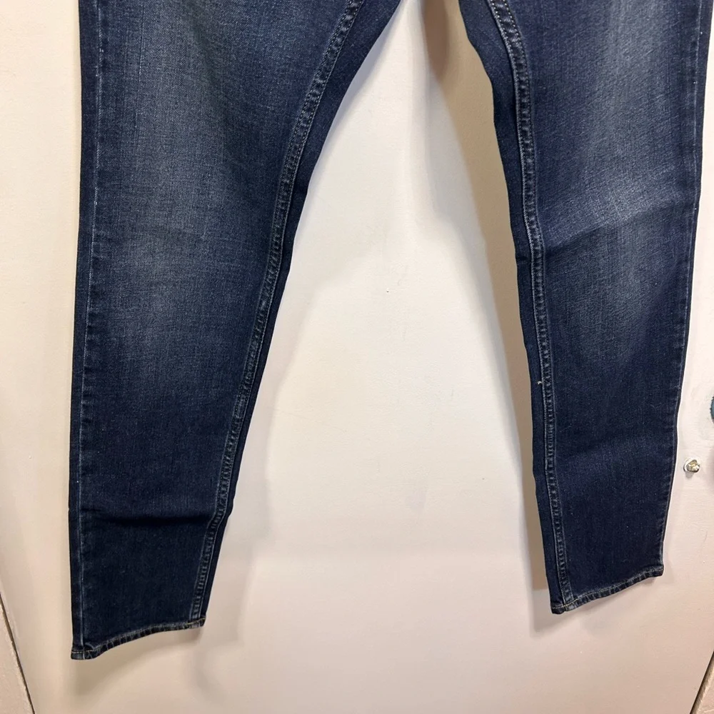 Jean - Picture 3 of 9